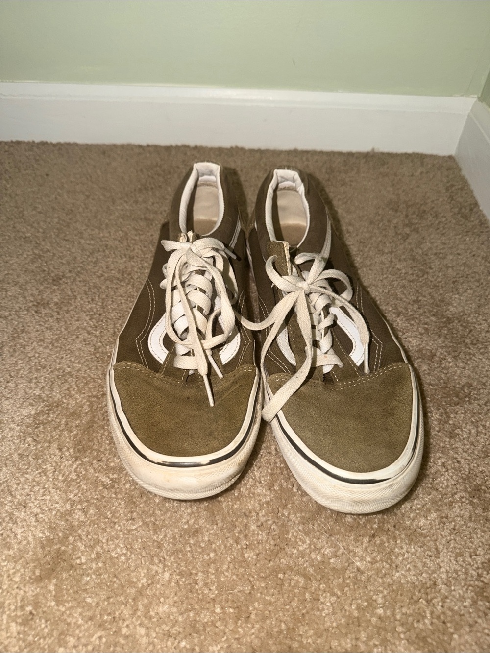 Green & White Vans Lace-Up Sneakers | Men’s 8.5 Women’s 10 |